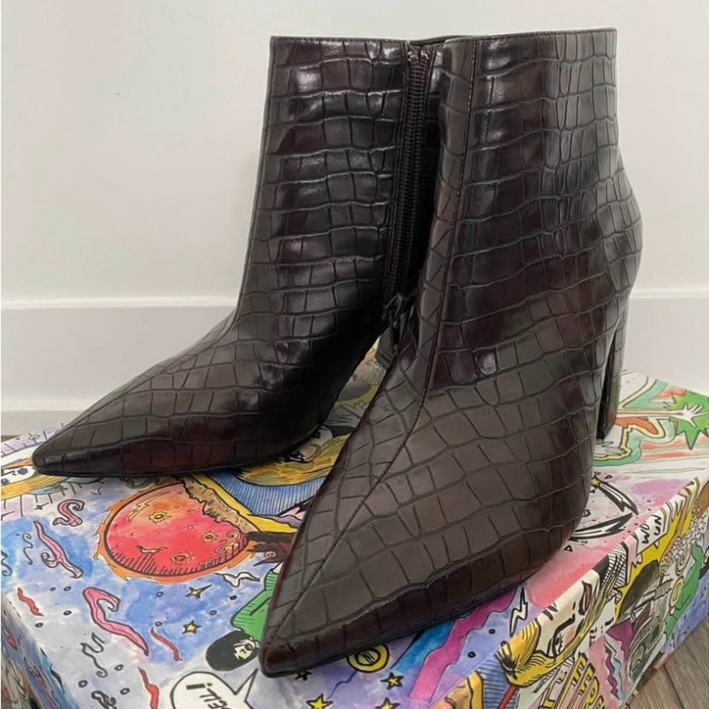 Jeffrey Campbell Dark Brown Croc-Embossed Booties | Chic Bold | Size 7